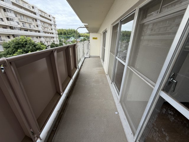 我孫子市布佐平和台駅前マンションウイングB棟309号のバルコニー|南西向き　ワイドバルコニー