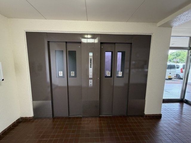 我孫子市布佐平和台駅前マンションウイングB棟309号のその他共用部分|エレベーター２基