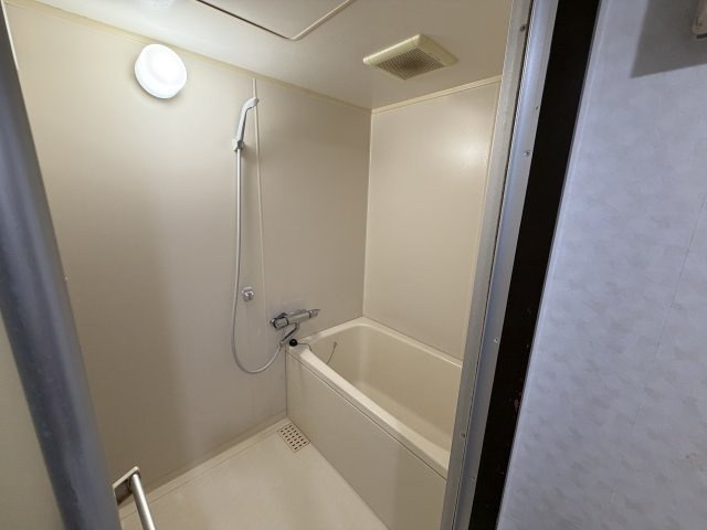 我孫子市布佐平和台駅前マンションウイングB棟309号の浴室|清潔感のあるお風呂