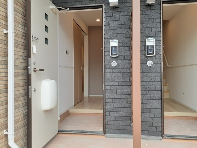 福岡市南区弥永２丁目のアパートの玄関