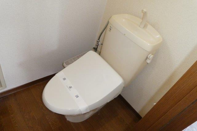 ニューサンホーム日吉Ｅのトイレ|ウォシュレット