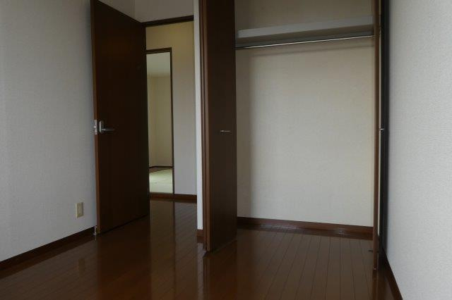 倉敷市日吉町のタウンの収納|洋室