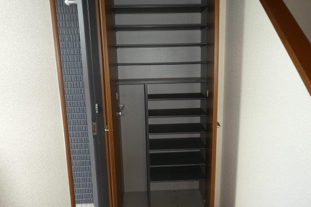 倉敷市日吉町のタウンの玄関|シューズボックス