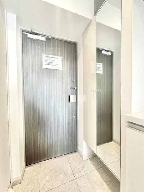 ベルシード横濱吉野町マキシヴの玄関