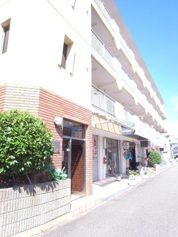 豊中市服部豊町１丁目の店舗一部