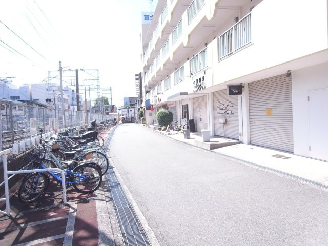 豊中市服部豊町１丁目の店舗一部