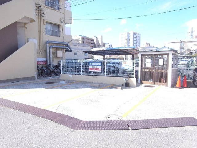 豊中市服部豊町１丁目の店舗一部