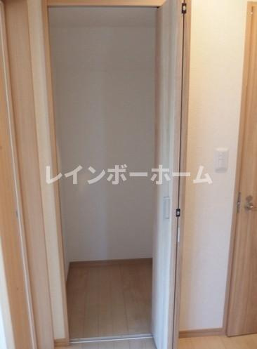 見本　仲手半額の収納