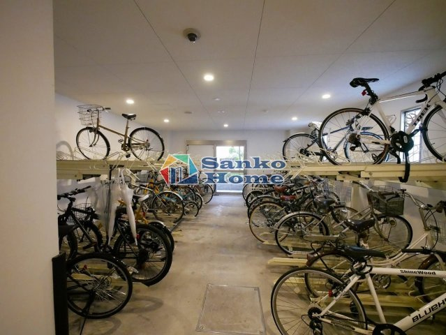 プレール・ドゥーク銀座EASＴⅡの駐車場