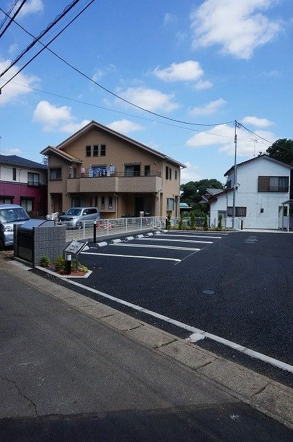 ニューエアリーの駐車場