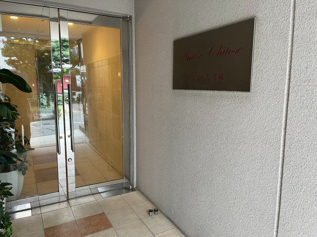 アミューズ千歳のエントランス