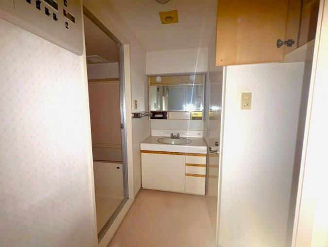 「屋外倉庫付き」高知市小津町　ダイアパレス小津町　中古マンションの洗面所|洗面にも収納スペースを確保♪