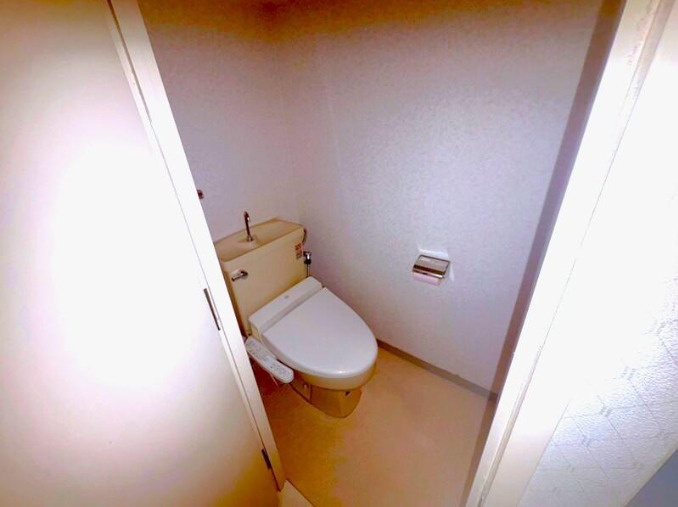 「屋外倉庫付き」高知市小津町　ダイアパレス小津町　中古マンションのトイレ|トイレは温水洗浄便座付き♪