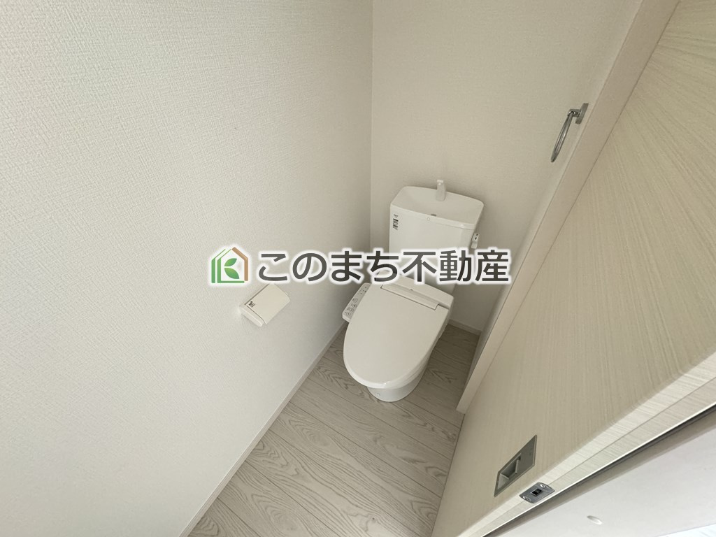 リガーレ宇都宮市細谷町3期のトイレ|同社施工物件の写真です。※建具やフローリング、その他仕様が違う場合がございます。
