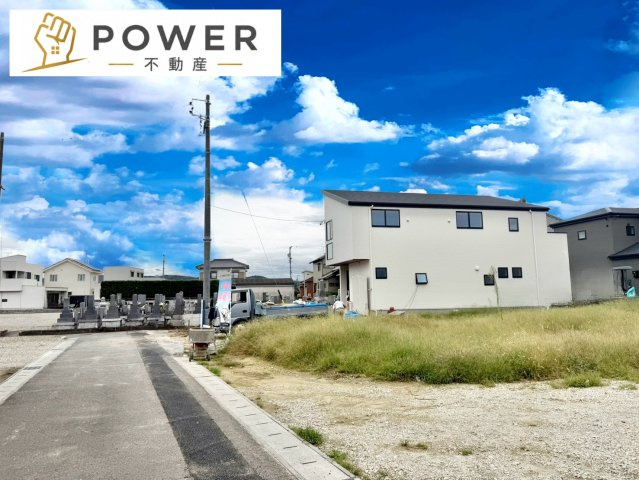 リーブルガーデン　豊田市畝部西町の前面道路含む現地写真|十分な幅が確保されており、車の出し入れもスムーズ。お子様の送り迎えなど、日常の動作も快適に行えます。									
									