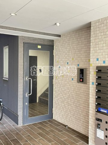b'CASA Tatekawaのエントランス