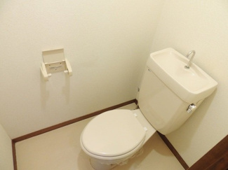【トイレ】 | 片岡ハイツＢ | 落ち着いた色調のトイレです