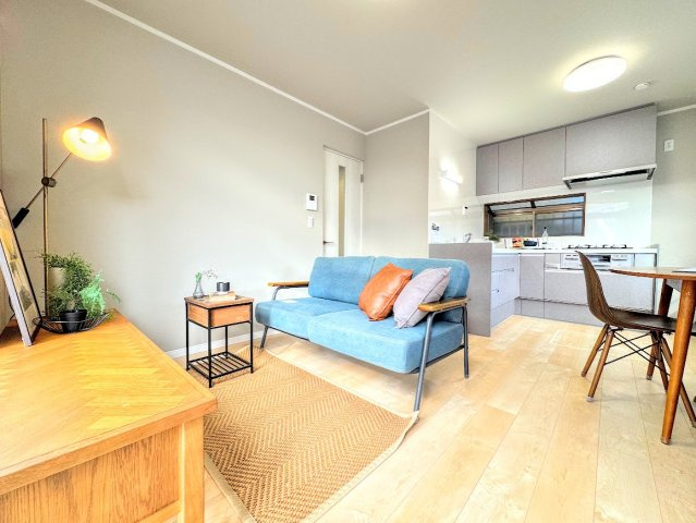 戸塚区下倉田町　中古戸建て　第3の居間・リビング|◆リビングは一日中太陽の光が射し込みます。家族が集まる空間は、自然と笑顔が溢れます！(家具はイメージです)