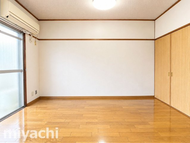 リバーサイドマンションの居間・リビング