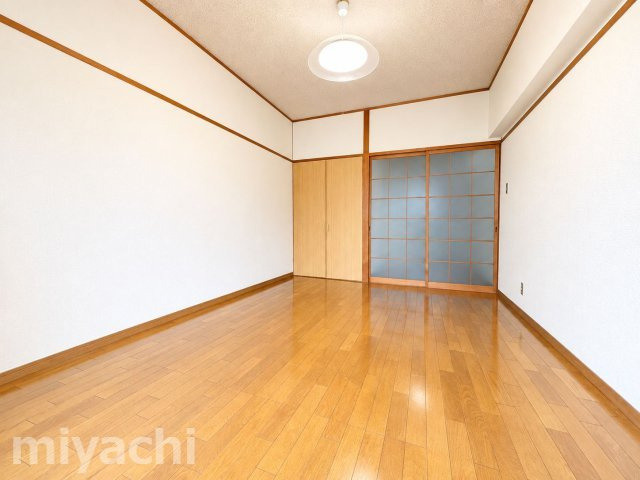 リバーサイドマンションの洋室