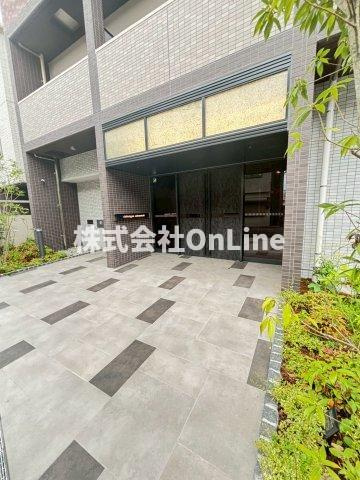 シャテーニュ上本町のエントランス