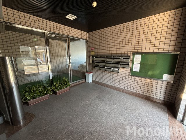 グランディール東山のエントランス
