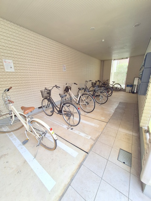 ボヌールメゾンのその他共用部分|★雨に濡れない自転車置場★