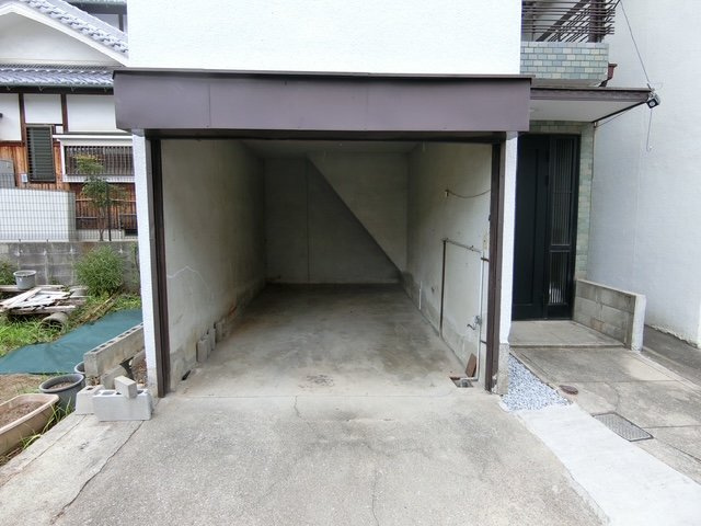福田貸家の駐車場