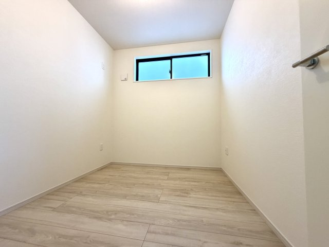 越谷市宮本町１９期１号棟ケイアイグレース　新築戸建の洋室|静かで落ち着いた環境の洋室は、集中したいデスクワークやオンライン会議、趣味の部屋にピッタリです。