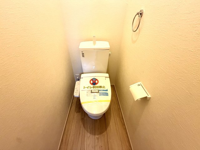 越谷市宮本町１９期１号棟ケイアイグレース　新築戸建のトイレ|1階・2階それぞれに設置されているため、階をまたぐ移動の手間が省け生活効率が向上します。