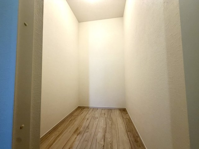 越谷市宮本町１９期１号棟ケイアイグレース　新築戸建の収納|家族全員の衣類を一箇所にまとめて管理できるため、洗濯物を畳んでしまう作業の効率が格段にアップします。