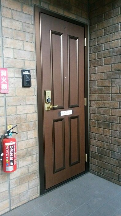 テル　レザンの玄関