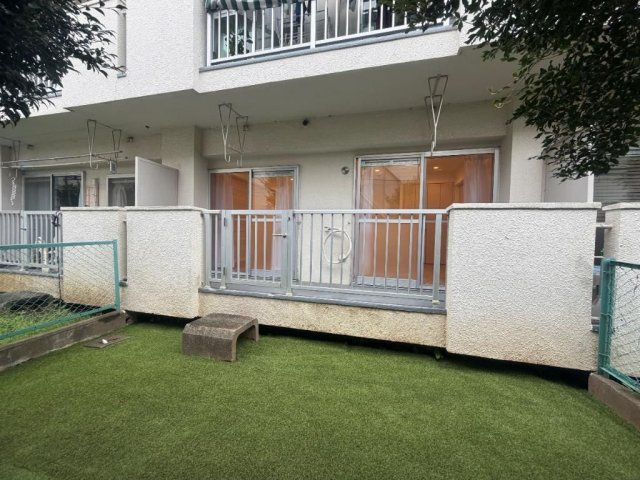 野毛ヒミコマンションの庭