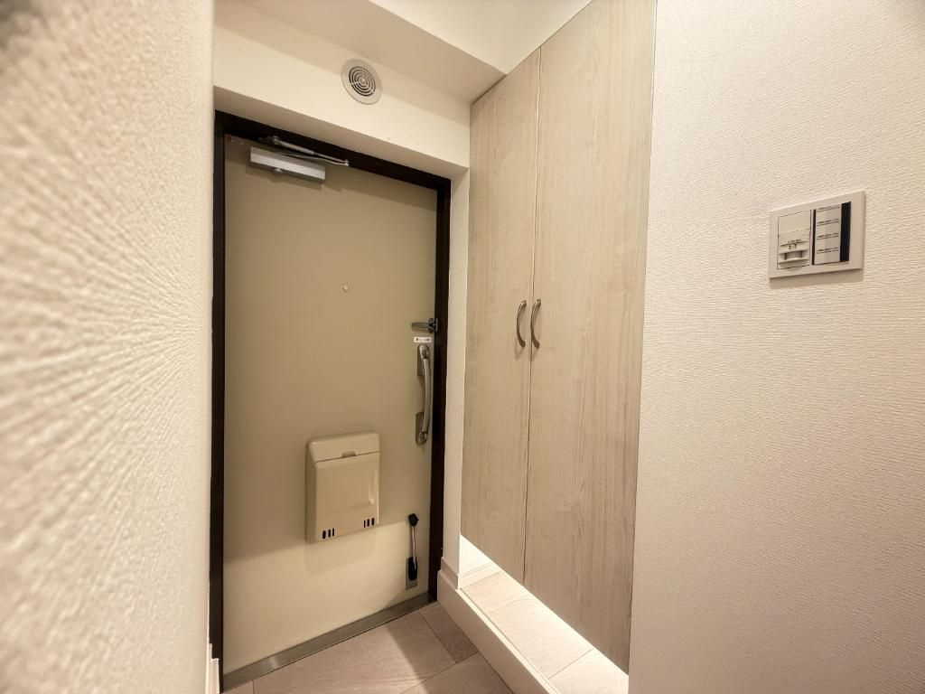 野毛ヒミコマンションの玄関