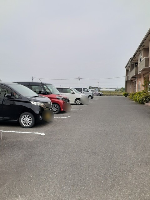 ストロベリー・Ｇ　弐番館の駐車場|駐車スペースもあります