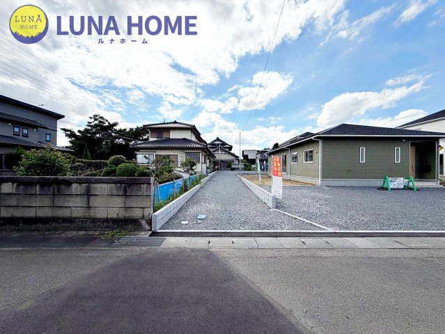 つくば市高見原第17　新築戸建　駐車３台以上☆月々６万円台～！人気分譲地、最終１棟♪の駐車場|駐車スペースは広々３台以上停められます！お友達が遊びに来ても安心です♪