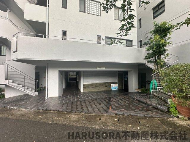 星和菊ヶ丘ハイツのエントランス