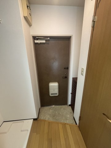 スタジオ・ニュートラッドの玄関