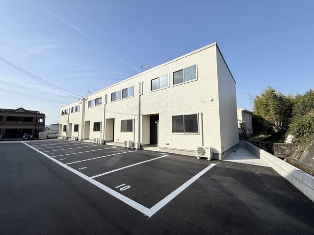 Space広川 B棟の駐車場|カースペースがあります