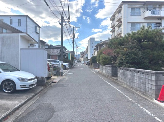 【前面道路含む現地写真】 | 廿日市市桜尾１（全2棟）A号棟　ZEH水準住宅 | 前面道路5.5ｍで駐車もラクラク♪