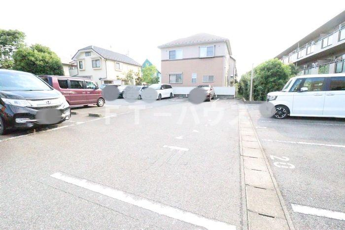 ルーチェ緑が丘　Bの駐車場