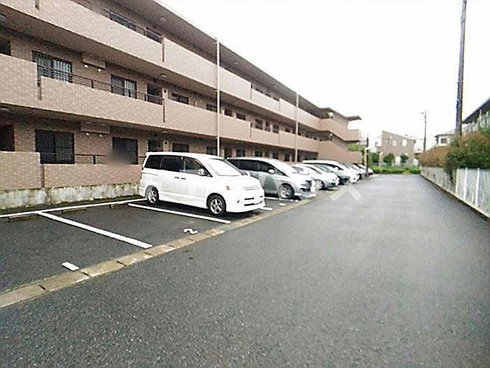 ルーチェ緑が丘　Bの駐車場