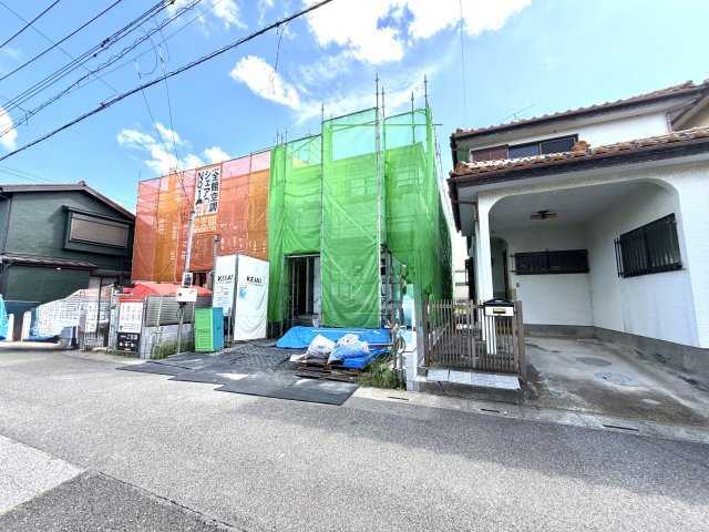 越谷市川柳町１期１号棟ケイアイグレース　新築戸建の外観|建物全体のボリュームが伝わる上棟後の現場。ご家族で実際の広さや天井高を体感してみてください。