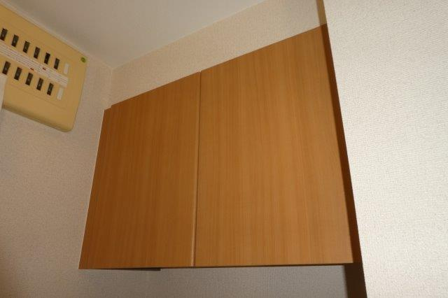 倉敷市西中新田のアパートの玄関|シューズボックス上
