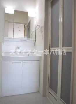 フロンティアコートの独立洗面台