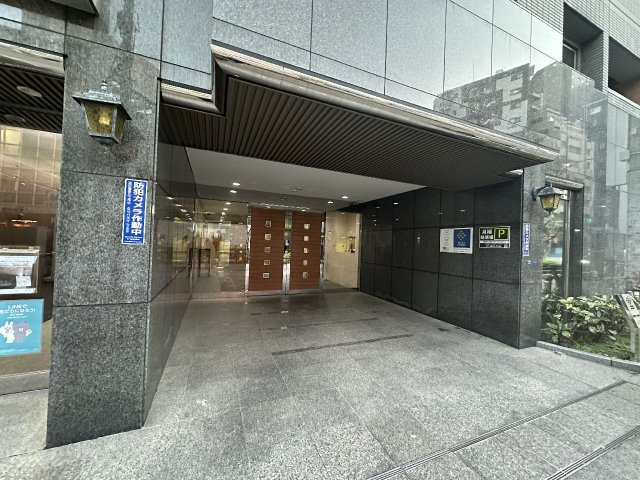 パレステュディオ新宿パークサイドのエントランス|ゆとりのあるエントランスです