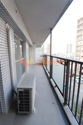 ラパスマンション諏訪野のバルコニー|陽当たり良好なバルコニーです