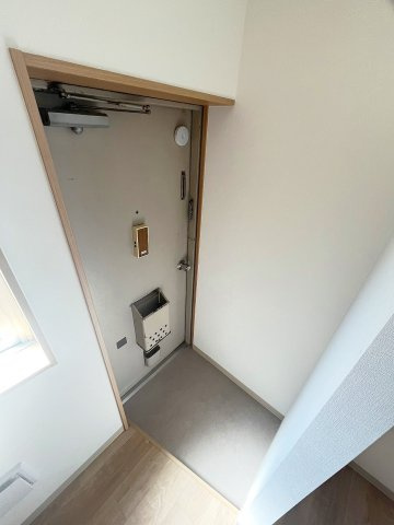 夏目マンションの玄関