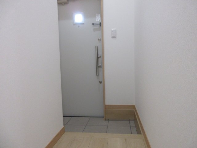 ロタス東藤江の玄関