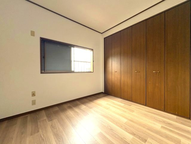 富田林市大字伏見堂の一戸建ての洋室